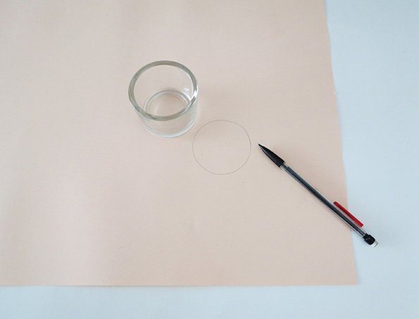 Направете сами: цветни украси за свеќи за пријатен амбиент