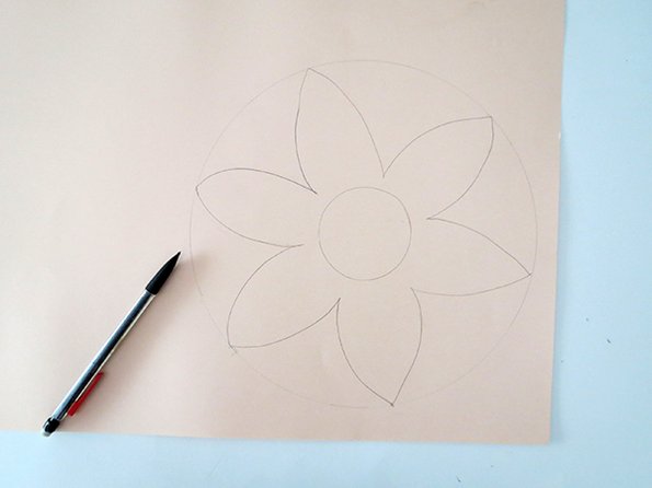 Направете сами: цветни украси за свеќи за пријатен амбиент