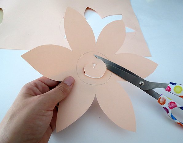 Направете сами: цветни украси за свеќи за пријатен амбиент