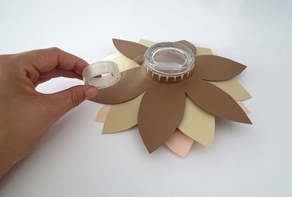 Направете сами: цветни украси за свеќи за пријатен амбиент