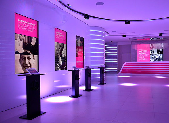 1-vo-tek-e-multimedijalna-izlozhba-patuvanje-niz-istorijata-na-dzhezot-vo-organizacija-na-makedonski-telekom-i-t-mobile-makedonija-kafepauza.mk