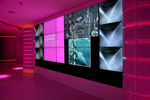 2-vo-tek-e-multimedijalna-izlozhba-patuvanje-niz-istorijata-na-dzhezot-vo-organizacija-na-makedonski-telekom-i-t-mobile-makedonija-kafepauza.mk