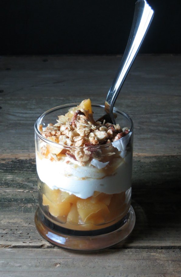 Вкусен и здрав појадок со јаболка и ореви