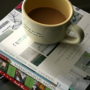 Фотографии кои покажуваат дека кафето и книгата се најдобра комбинација