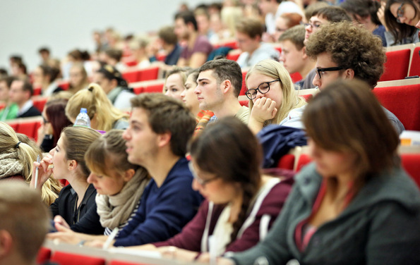 (1) 10 причини да учествувате во образовната програма Еразмус+