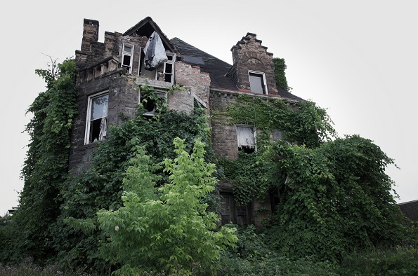 Ова е семејната куќа Оливер (Честер, Пенсилванија). Во 1898 година, целото семејство исчезнало, а мистеријата зад случајот не е никогаш откриена. Жителите од местото велат дека понекогаш можат да ги видат лицата на членовите од семејството на прозорците од куќата 
