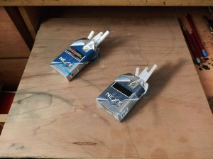 Неверојатно талентиран уметник црта хипер-реалистични цртежи на дрвени штици