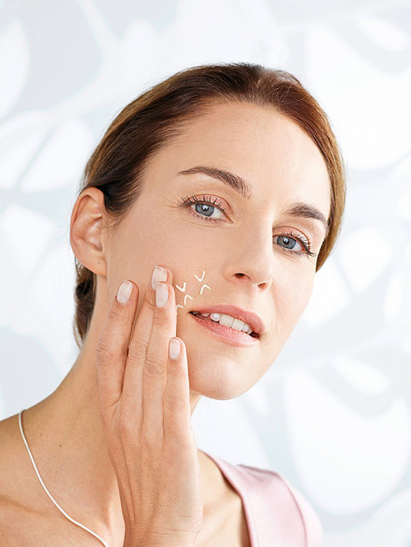 2-eucerin-hijaluronski-filer-dnevna-krema-za-suva-kozha-kafepauza.mk