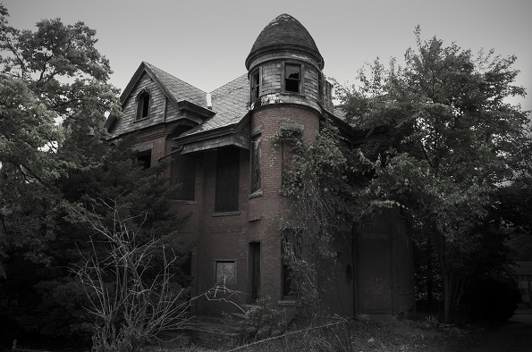 Замокот Бејли (Хартфорд, Конектикат) е опседната куќа од која е инспирирана добро позната телевизиска серија "Американска хорор приказна"