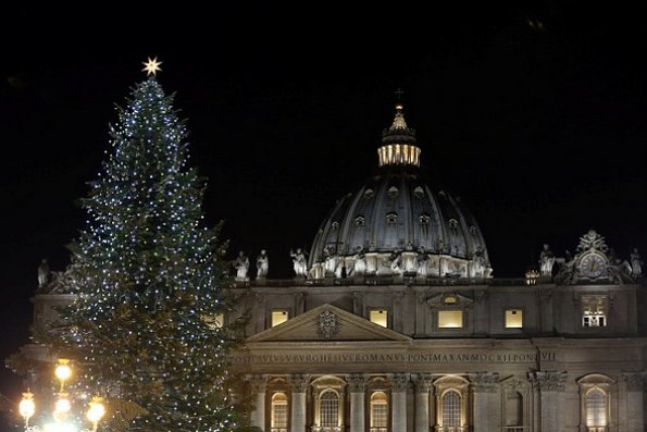 Најубавите новогодишни елки ширум светот