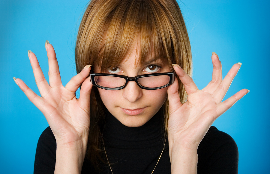 10 трикови што треба да ги знаат сите кои носат очила