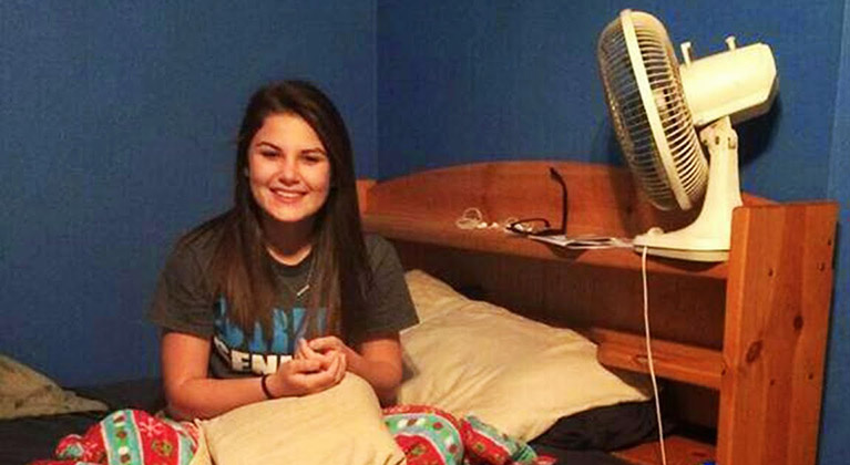 Ја фотографирал својата сопруга, а потоа ја погледнал фотографијата и ѝ побарал развод. Погледнете зошто!