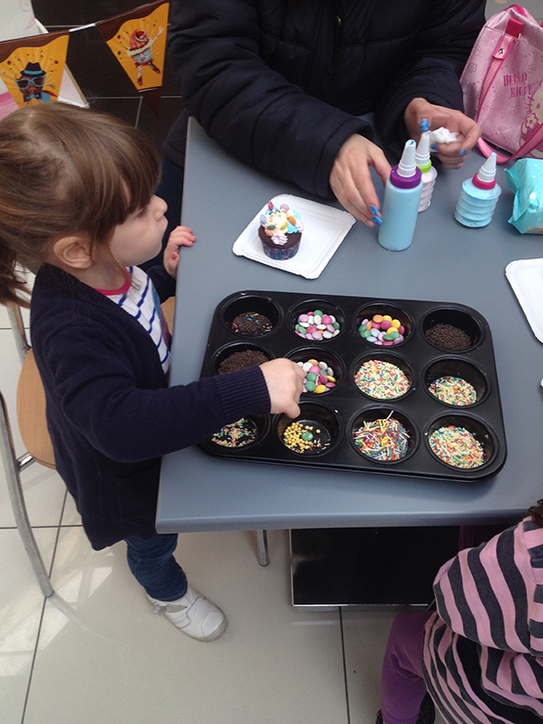 3-chokoladna-zemja-treti-pat-po-red-vo-vero-centarot-kafepauza.mk