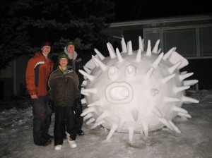 Секоја година овие браќа прават џиновски фигури од снег