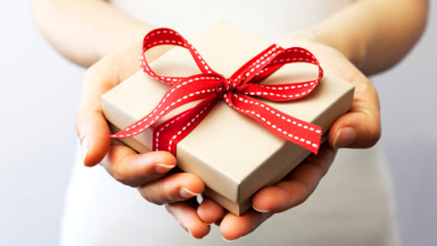 Како да препознаете дали на некому навистина му се допаѓа вашиот подарок?