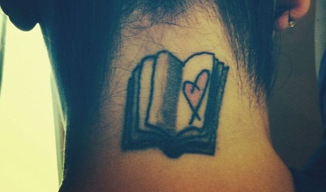 Идеи за тетоважа за оние кои сакаат да читаат