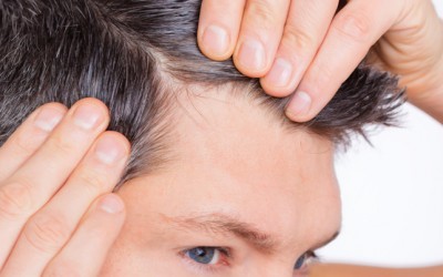 Стилски совет за мажи чија коса почнала да се проретчува