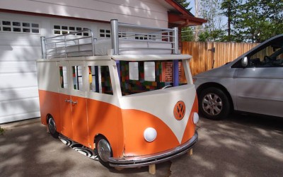 Креативен татко изградил прекрасен кревет во форма на автобус за својата ќерка
