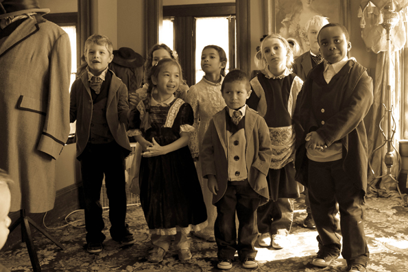 1-pouchan-prikazna-decata-na-negovoto-velichestvo-kafepauza.mk