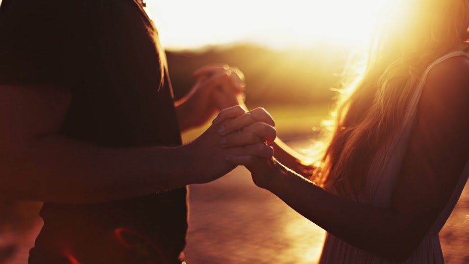 7 начини на кои првата љубов ве направила подобра личност