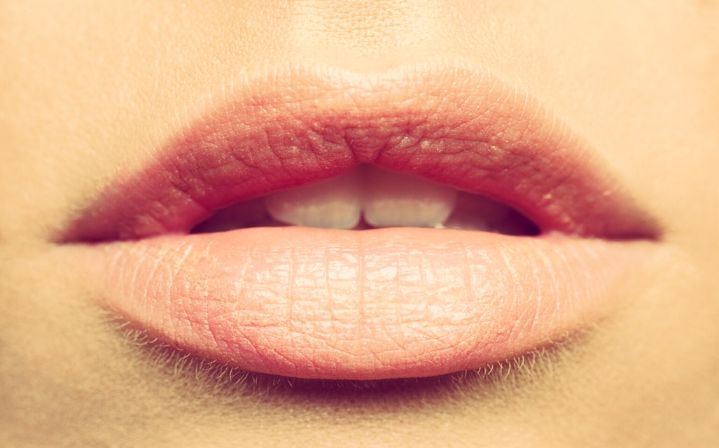 7 совети за меки и мазни усни дури кои ќе ви помогнат за време на ниските температури