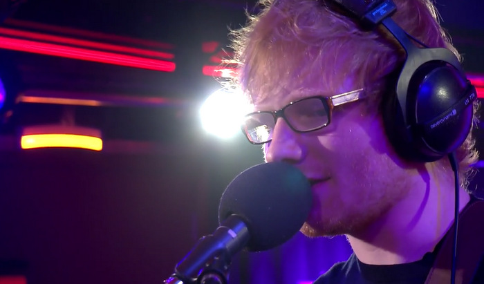 Ед Ширан направи неверојатен кавер на песната „Dirrty“ од Кристина Агилера