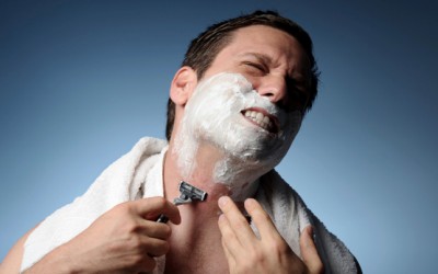 Како да го спречите печењето на кожата по бричењето?