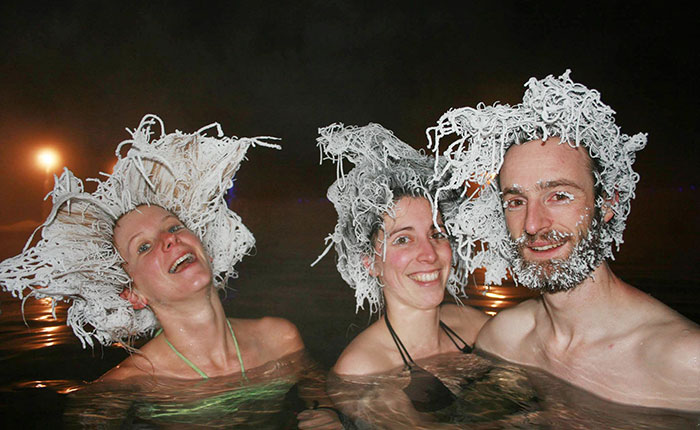 Ниските температури покрај топли извори им овозможи на Канаѓаните да прават луди замрзнати фризури