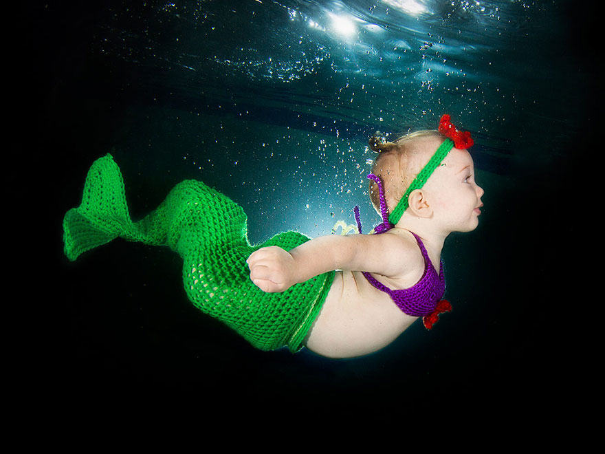 (2) Неодоливи подводни фотографии од слатки бебиња кои нуркаат