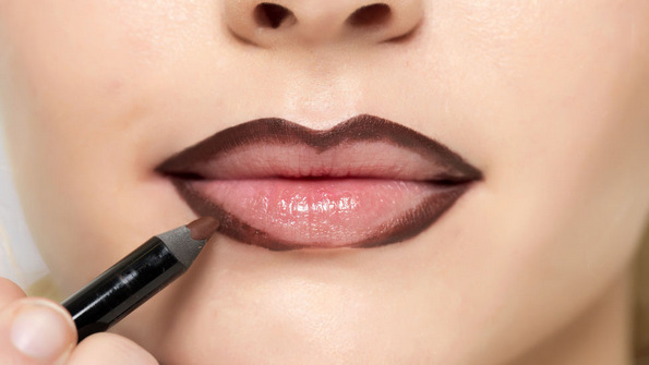 (2) Совети од Мерлин Монро: 5 чекори за неодоливи усни