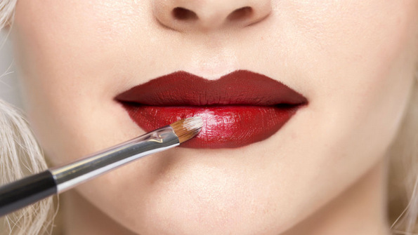 (5) Совети од Мерлин Монро: 5 чекори за неодоливи усни 