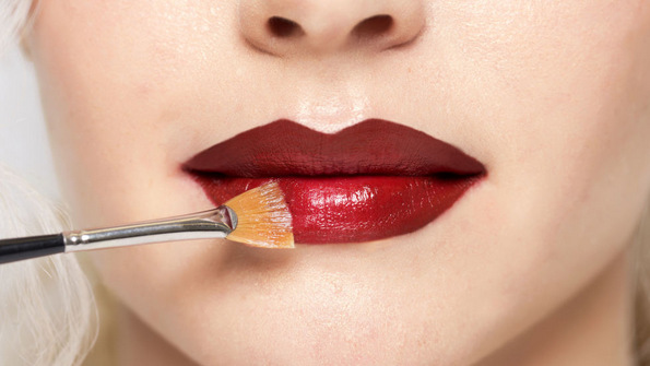 (6) Совети од Мерлин Монро: 5 чекори за неодоливи усни