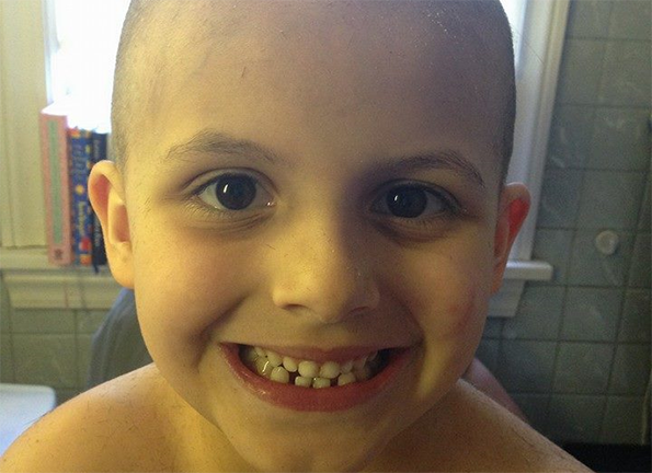 3-i-ja-izbrichila-glavata-na-kjerka-i-a-internetot-polude-poradi-toa-kafepauza.mk