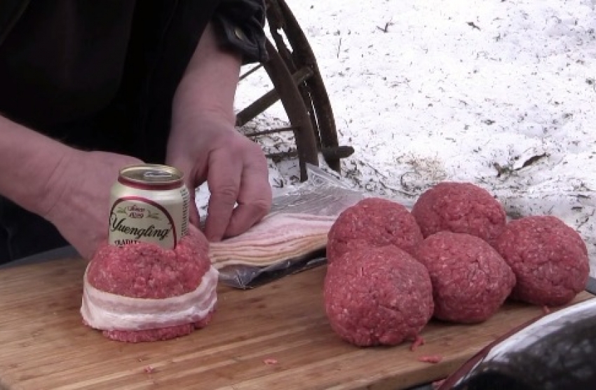 Генијален трик: Направете одлична скара со помош на лименки пиво