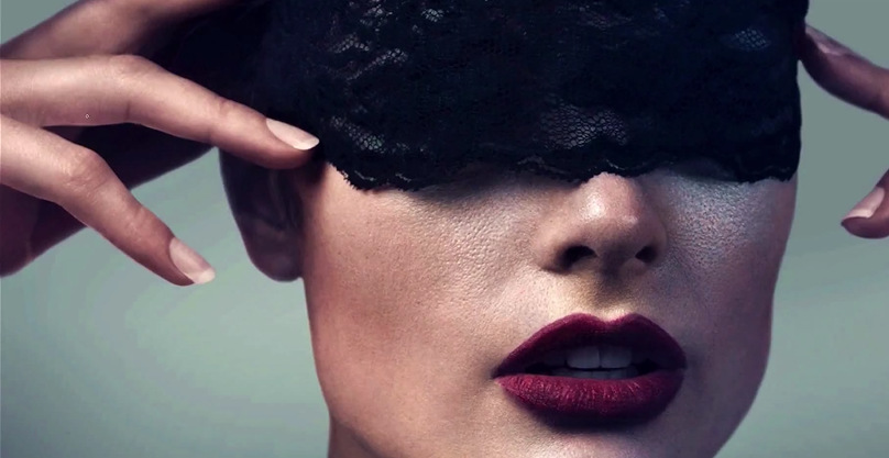 Овие видеа ни покажуваат колку навистина се фотошопирани моделите