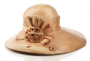 11.neverojatni-drveni-skulpturi-od-sekojdnevni-objekti-kafepauza.mk