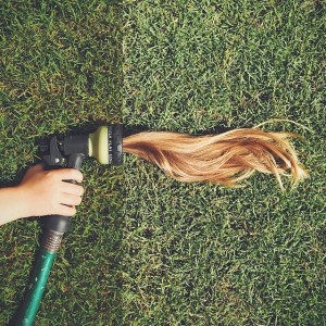 Креативен фотограф мудро спојува две фотографии во една. Резултатот е урнебесен!