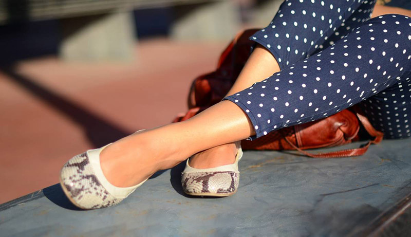 3-soveti-za-nozete-da-vi-izgledaat-podolgi-vo-ramni-chevli-kafepauza.mk