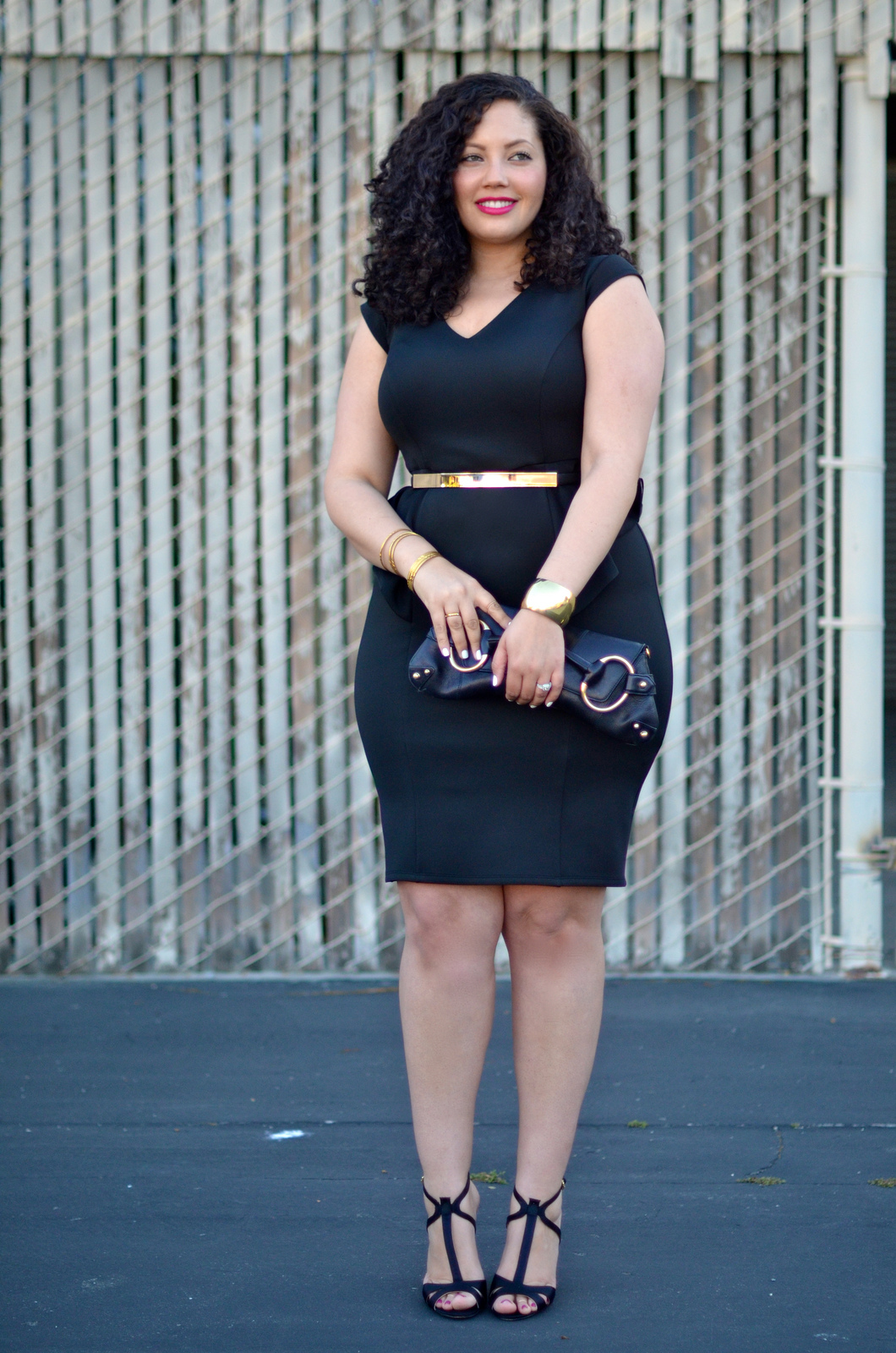 7-ne-se-sramete-od-vasheto-telo-9-modni-soveti-i-rizici-za-devojkite-so-oblini-kafepauza.mk