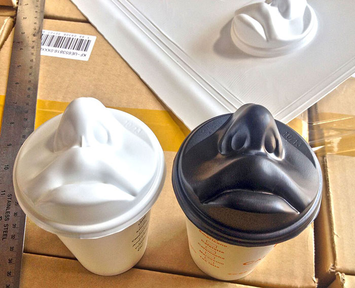 (3) Уникатно дизајнирани капачиња за чаши кои ве бакнуваат додека го пиете вашето утринско кафе