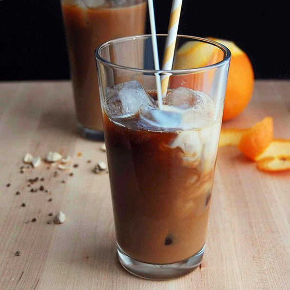 (4) 10 одлични и креативни начини за освежување на вашето ледено кафе