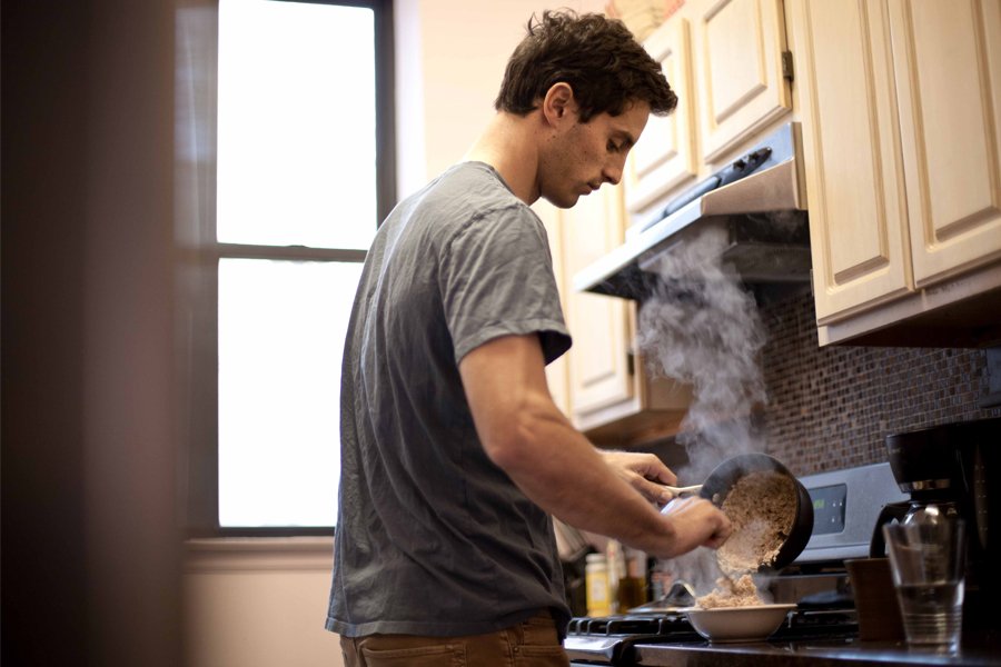 6 вкусни причини зошто мажите кои знаат да готват се подобри во кревет