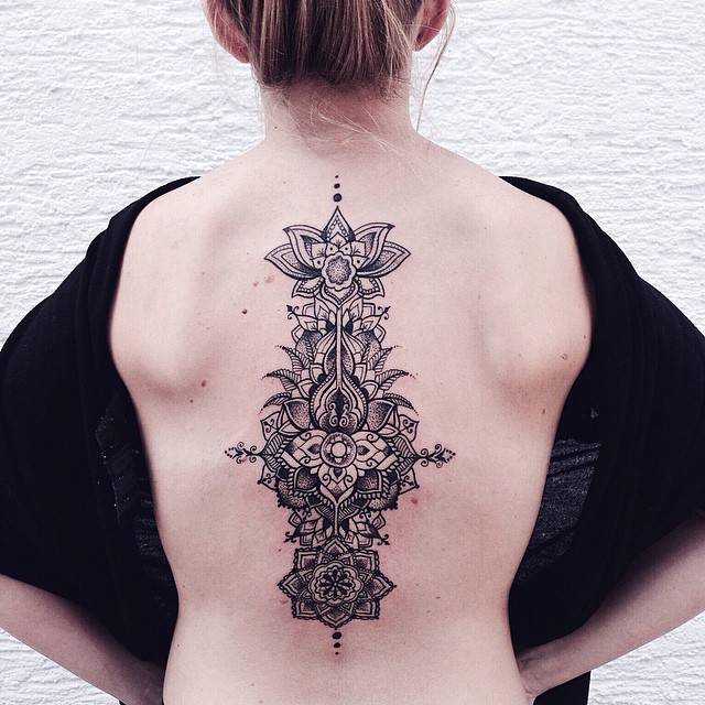 (1) Неверојатни тетоважи, составени од илјадници точки кои формираат комплекси цртежи