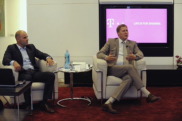  bitte folgende Einschraenkung beachten:  von allen abgebildeten Personen liegt kein schriftlicher Verzicht auf das Recht am eigenen Bild vor