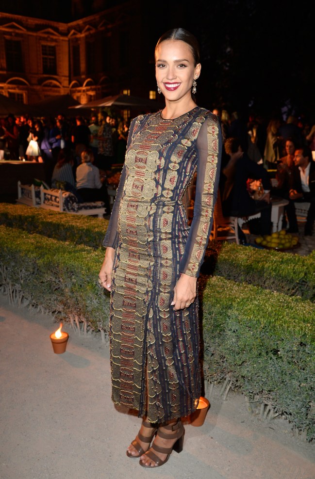 4-10-modni-kombinacii-na-dzhesika-alba-koi-site-sme-posakale-da-gi-oblecheme-barem-ednash-www.kafepauza.mk_