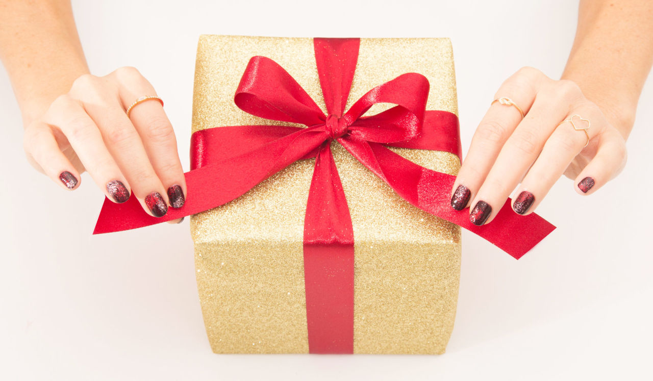 5 прекрасни празнични нокти кои ќе сакате веднаш да ги направите