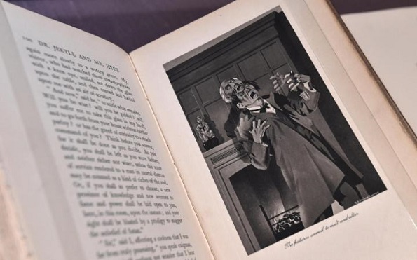 Чудниот случај на Доктор Џекил и Мистер Хајд се продала во 40000 примероци само во првите 6 месеци