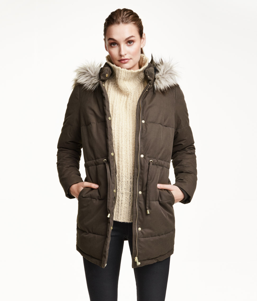 5 идеи: Како да ја носите дебелата, зимска јакна без да изгледате како снежна топка?