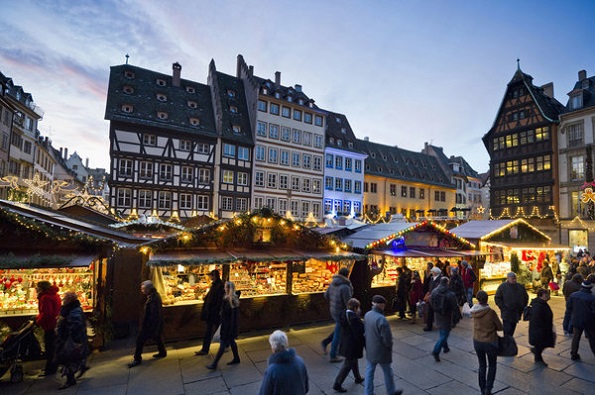 (5)-15-najubavi-bozhikjni-pazari-niz-evropa-kafepauza.mk