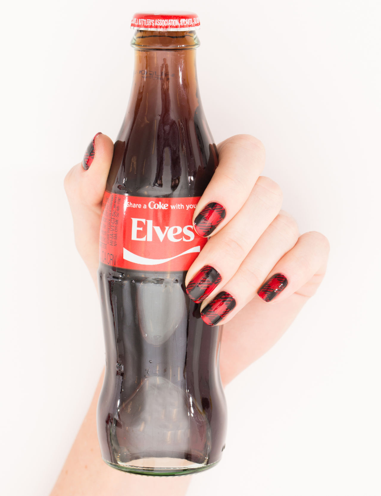 5 прекрасни празнични нокти кои ќе сакате веднаш да ги направите